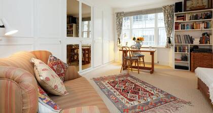 JOIVY 2 bed Flat by Maida Vale Tube & Shops