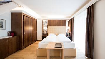 Phòng Suite Junior, ban công, quang cảnh núi ("Wein & Berg") | 1 phòng ngủ, bộ đồ giường kháng dị ứng, minibar, két bảo mật tại phòng