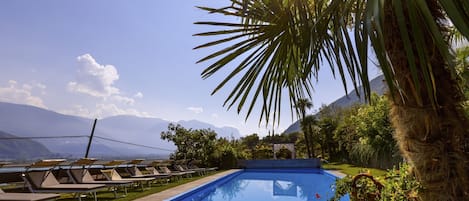 Piscine extérieure (ouverte en saison)