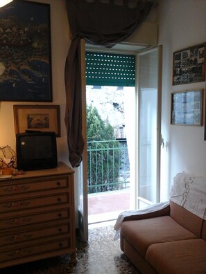 Living area - Naumachia's apartment (Taormina)