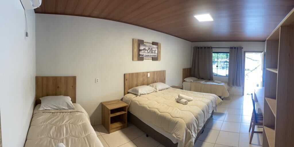 디럭스 쿼드룸 | 암막 커튼, 무료 WiFi, 침대 시트