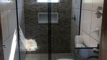 Shower, handuk, sabun, dan sampo