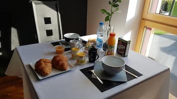 Free daily continental breakfast