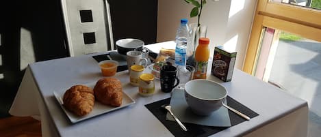 Free daily continental breakfast