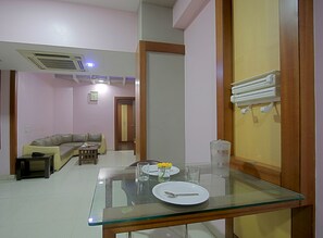 Executive Double Room | Dining
