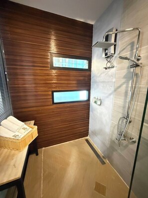 LBOX | Bathroom | Combined shower/tub, deep soaking tub, rainfall showerhead - Siam One Nine Hotel (Nakhon Ratchasima)