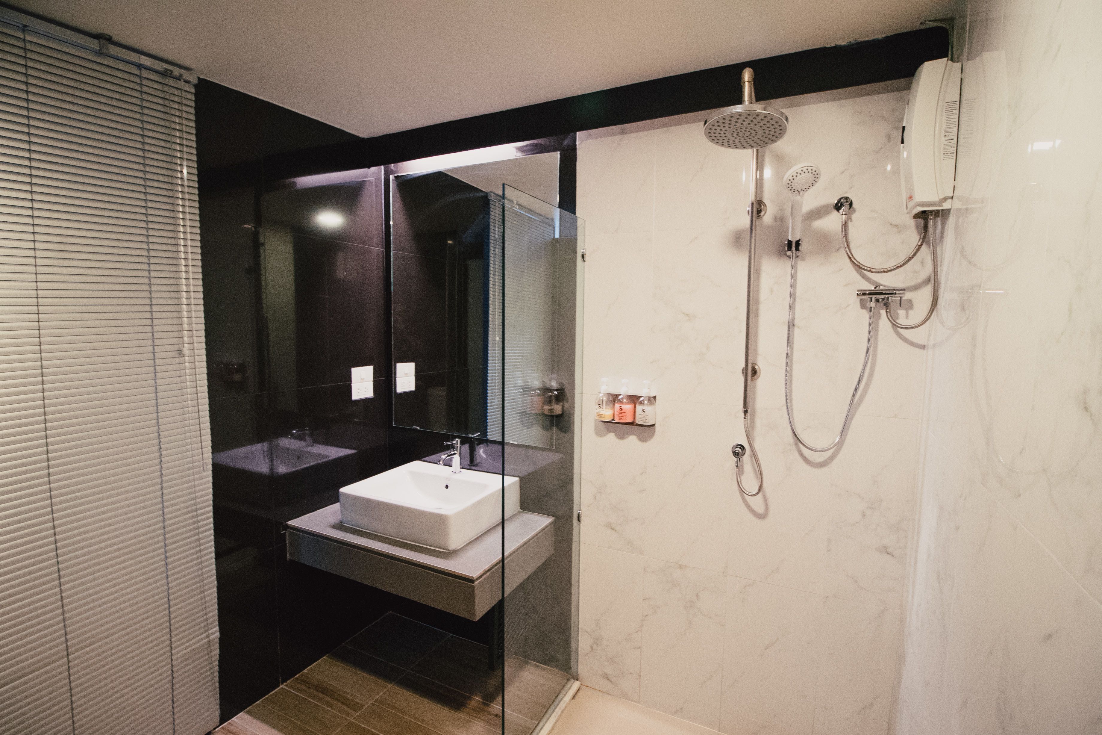 MBOX2 | Phòng tắm | Vòi sen/bồn tắm kết hợp, bồn tắm ngâm, vòi sen phun mưa 