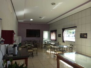 Desayuno continental gratuito y diario