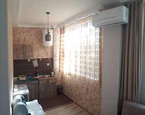 Comfort Apartment | Hypo-allergenic bedding, individually decorated, individually furnished - gio's apartment (Tbilisi)