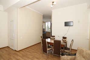 Classic Apartment | Hypo-allergenic bedding, individually decorated, individually furnished - gio's apartment (Tbilisi)