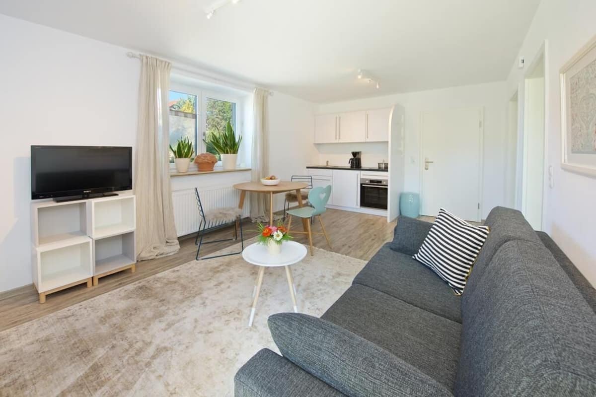 Leilighet, 3 soverom | Oppholdsrom | TV