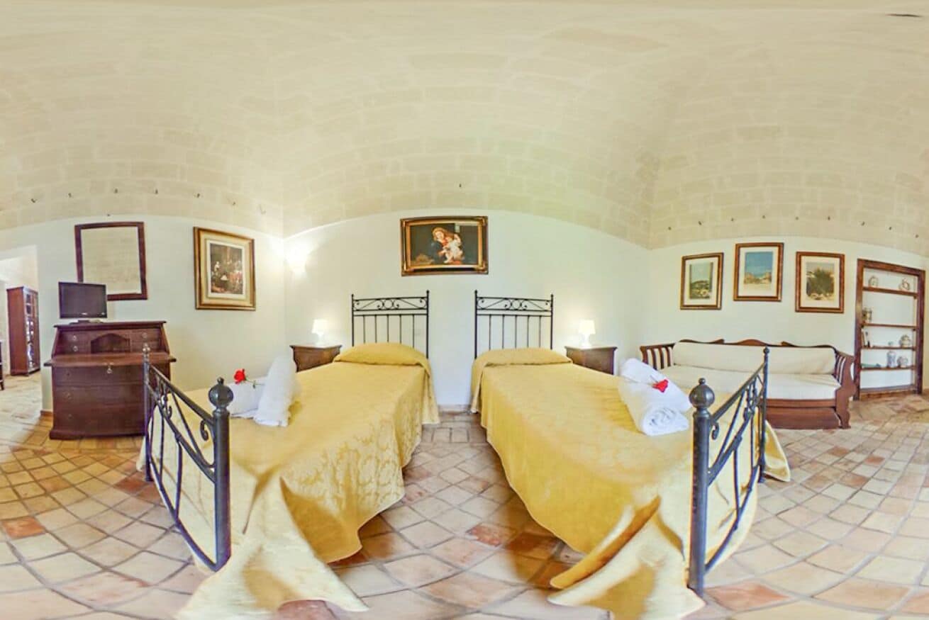 1 bedroom, travel cot, WiFi, bed sheets