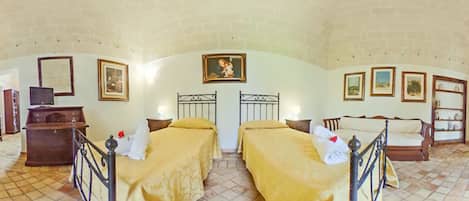 1 bedroom, travel cot, WiFi, bed sheets
