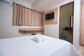 Basic Triple Room | WiFi (free), bed sheets - Pousada Giramundo (Uba)