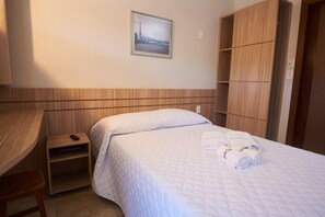WiFi (free), bed sheets - Pousada Giramundo (Uba)