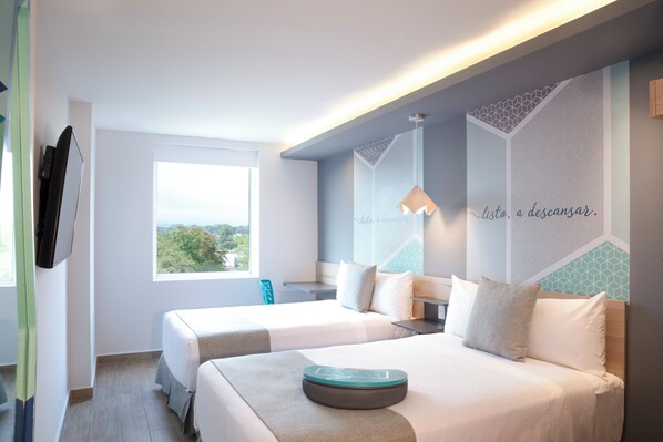 In-room safe, desk, laptop workspace, blackout curtains - One Tapachula (Tapachula)