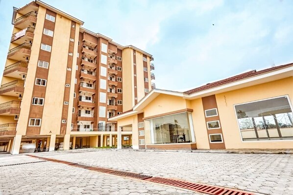 المنشأة من الخارج