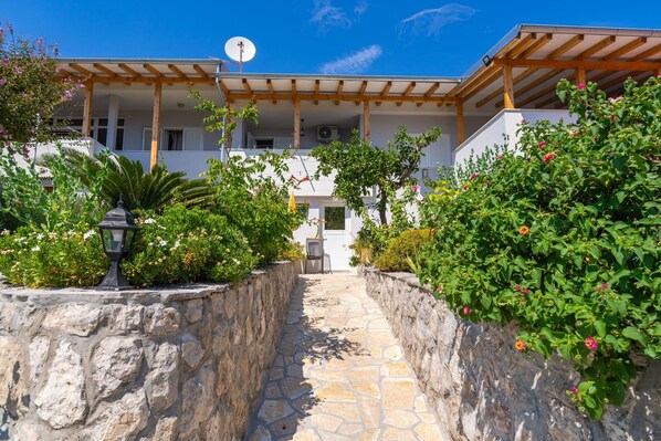 Enceinte de lâhĂ©bergement