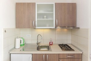 Fridge, stovetop, coffee/tea maker, cookware/dishes/utensils