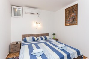 1 bedroom, Internet, bed sheets - Apartments Stipo - One Bedroom Apartment with Terrace and Sea View (A4) (Janjina)