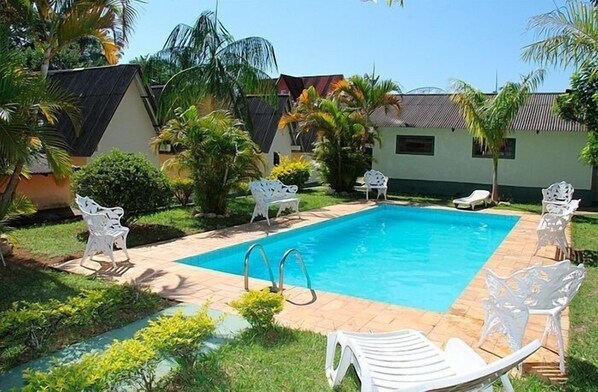 Outdoor pool, sun loungers