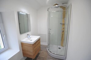 Dutxa, assecador de cabells i tovalloles 