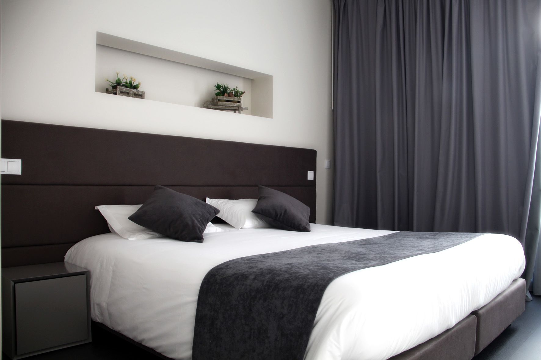 Basic Double Room, Balcony | Hypo-allergenic bedding, minibar, desk, laptop workspace