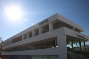 Façana frontal de l'allotjament