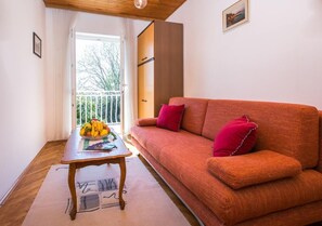 Living area - Apartments Anka - One-Bedroom Apartment with Balcony and Sea View (Trsteno)