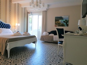 Deluxe Triple Room | Premium bedding, memory foam beds, minibar, in-room safe - Sui Generis (Tropea)