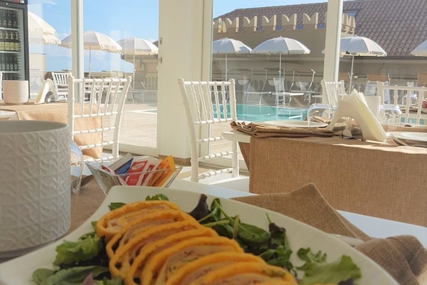 Colazione a buffet inclusa, servita tutte le mattine