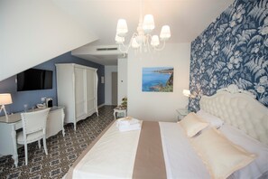 Hochwertige Bettwaren, Betten mit Memory-Foam-Matratzen, Minibar