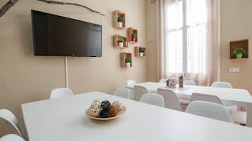 Full-size fridge, microwave, stovetop, toaster