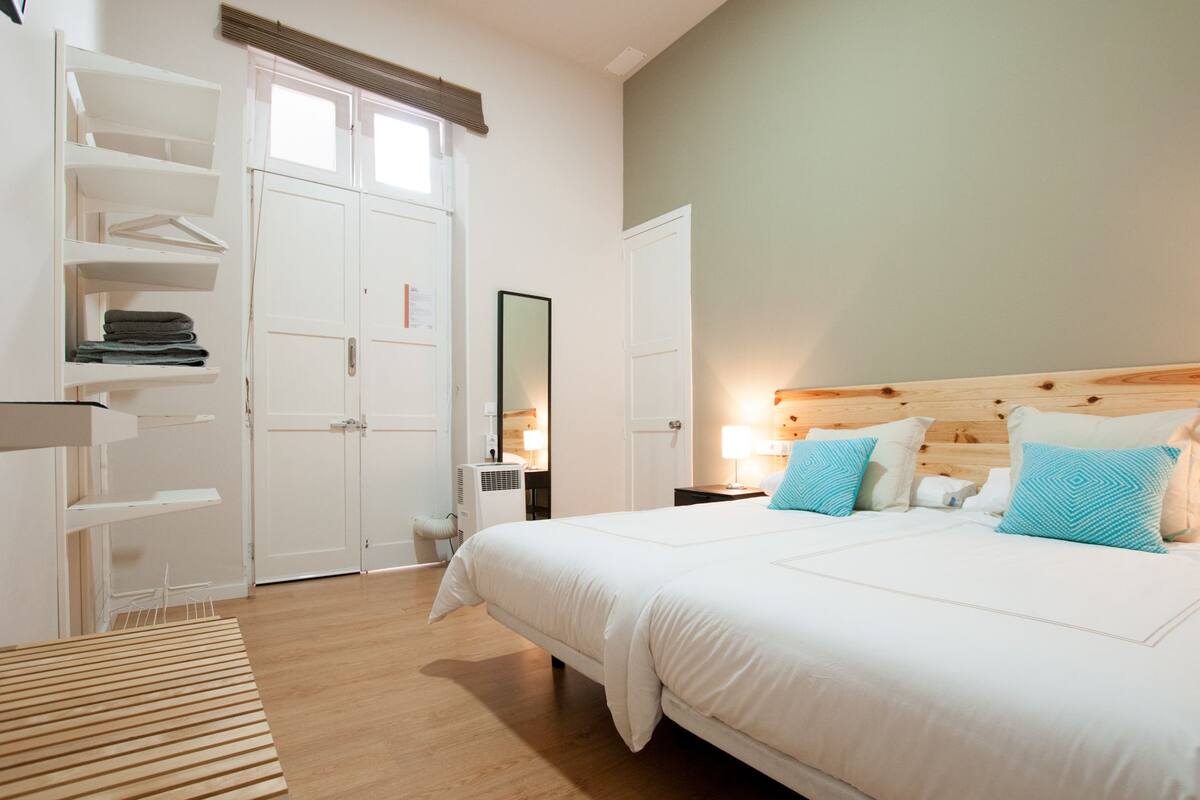 Habitación estándar con 2 camas individuales (Strelitzia) | Cortinas opacas, tabla de planchar con plancha, cunas gratuitas
