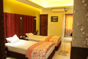 Basic Room | Laptop workspace, free WiFi