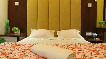 Basic Room | Laptop workspace, free WiFi