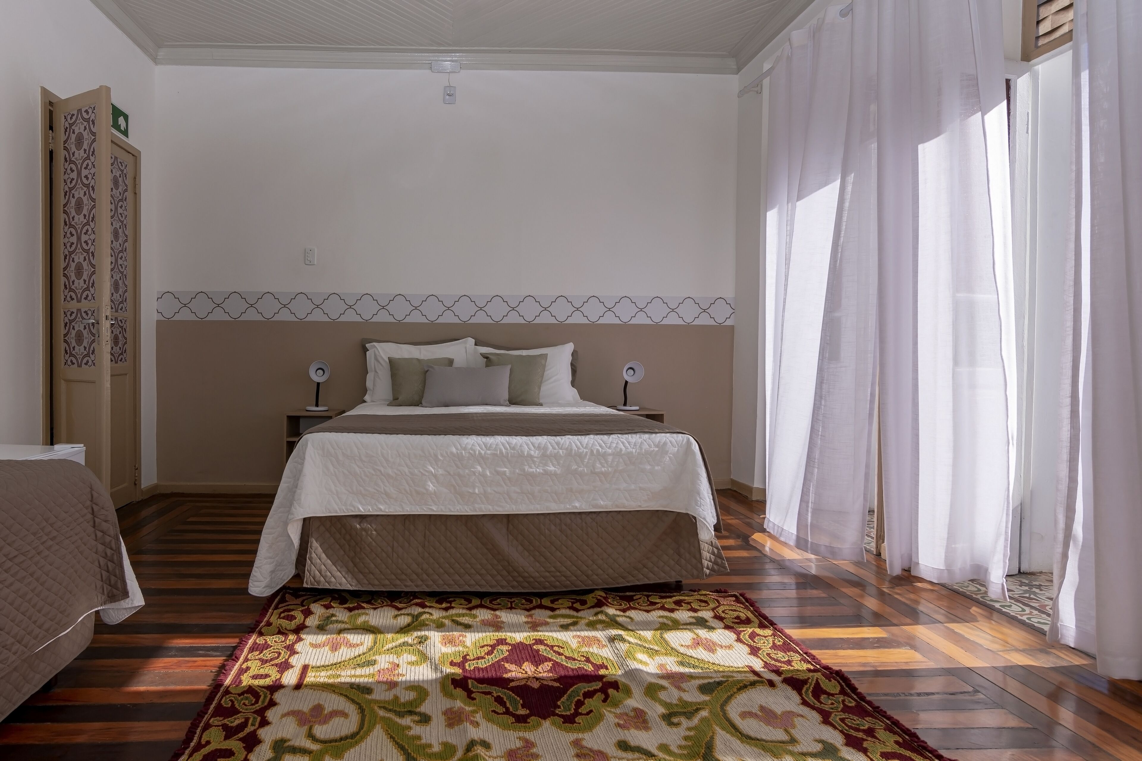 desk, laptop workspace, free wifi, bed sheets