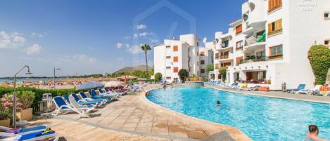 حمّام سباحة خارجي