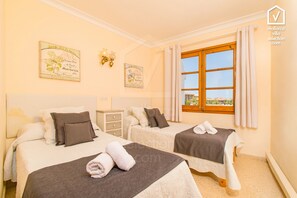 2 chambres, fer et planche à repasser, lit parapluie, Wi-Fi gratuit