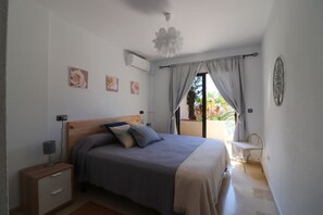 2 bedrooms, iron/ironing board, free WiFi, bed sheets - 1115 Apartment Capricho (La Herradura)