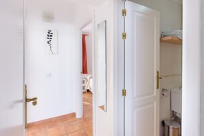 Ducha, artículos de tocador gratuitos, secador de pelo, toallas