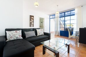 TV - Spacious Apartment "Casa Nancy" with Mountain View, Pool, Wi-Fi & Terrace (Yaiza)