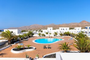 Pool - Spacious Apartment "Casa Nancy" with Mountain View, Pool, Wi-Fi & Terrace (Yaiza)