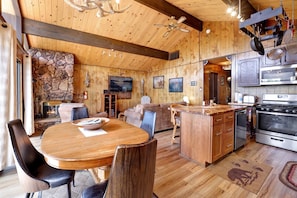 Σπίτι, Περισσότερα από 1 Κρεβάτια, Αίθριο, Θέα στο Βουνό (1685) | Ιδιωτική κουζίνα | Βραστήρας για καφέ/τσάι