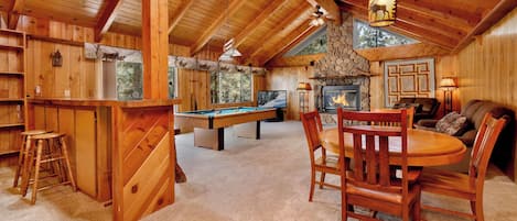 House, Multiple Beds, Hot Tub, Mountain View (1237) | 4 bedrooms, individually decorated, individually furnished, bed sheets