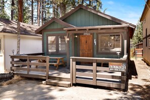 Property grounds - Brown Bears Cabin #1091 (Big Bear Lake)