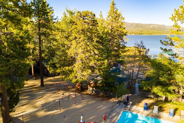 Property grounds - Lakeside #109 (Big Bear Lake)