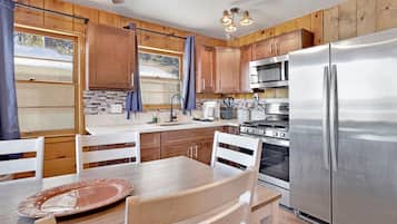 Cabaña, varias camas, patio, vista a la montaña (109) | Cocina privada