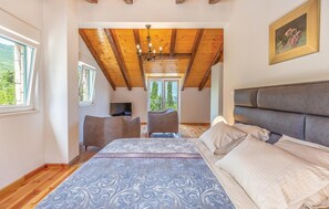 3 عدّة غرف نوم وسرير سفر وواي فاي مجانًا وملاءات أسرّة