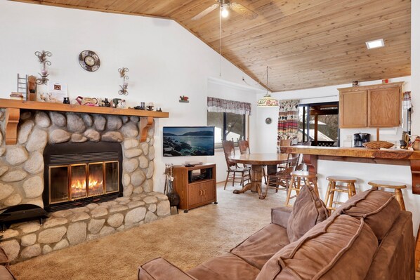 House, Multiple Beds, Balcony, Mountain View (1767) | Living area - R & R Retreat #1767 (Sugarloaf)